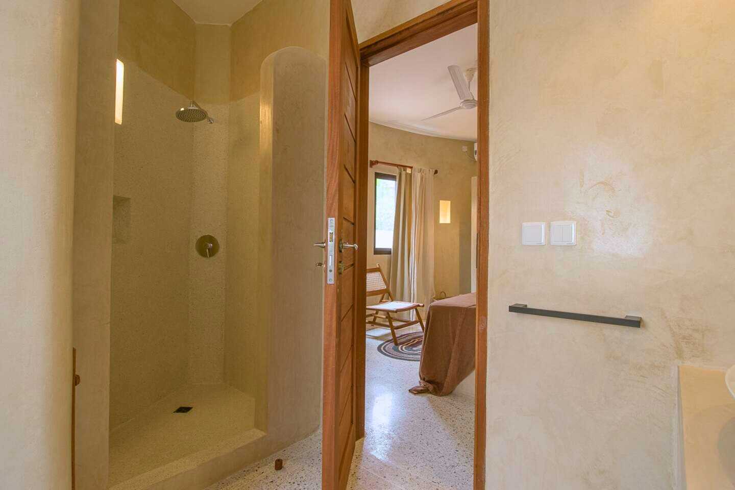 Bagno ensuite al Ghepard Towers
