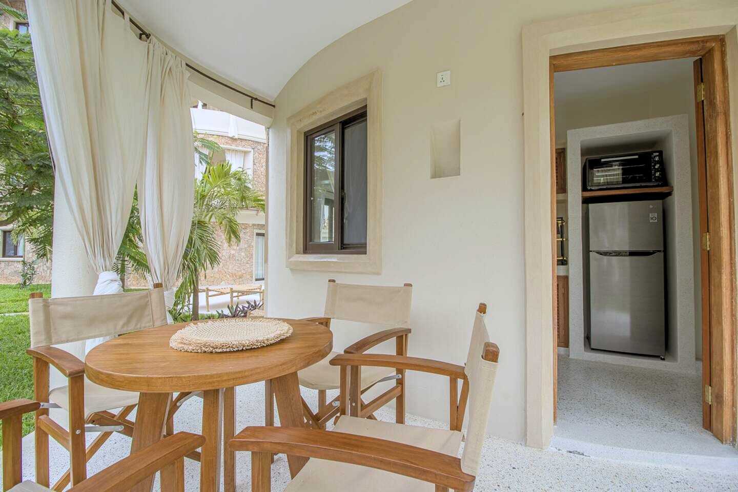 Patio esterno di un appartamento al Ghepard Towers